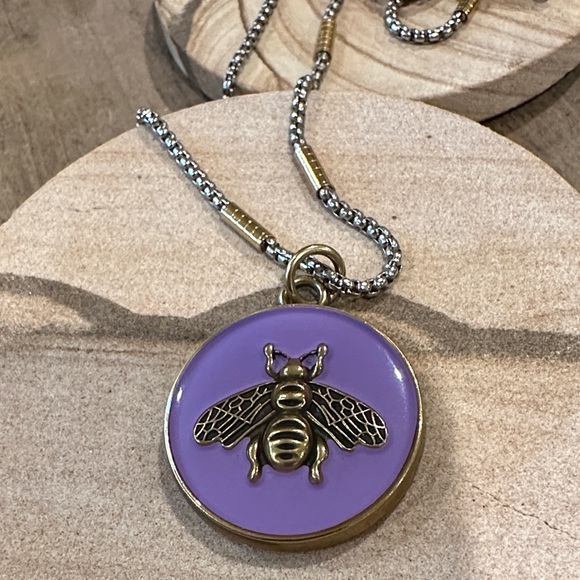 🐝GG Purple Enamel Bronzed Bee Pendant Necklace - Picture 1 of 7